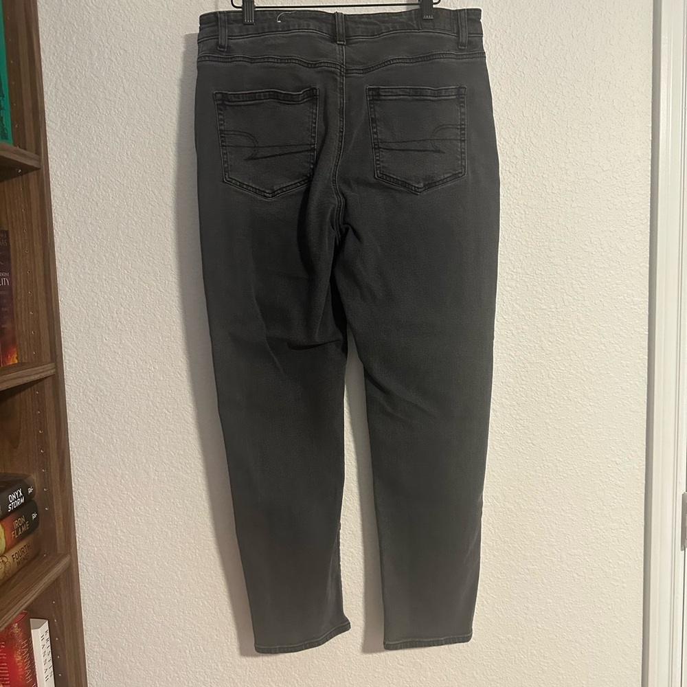 American Eagle Womens Stretch Tapered StraightLeg Jeans 10 Faded Black Highrise - Picture 2 of 4
